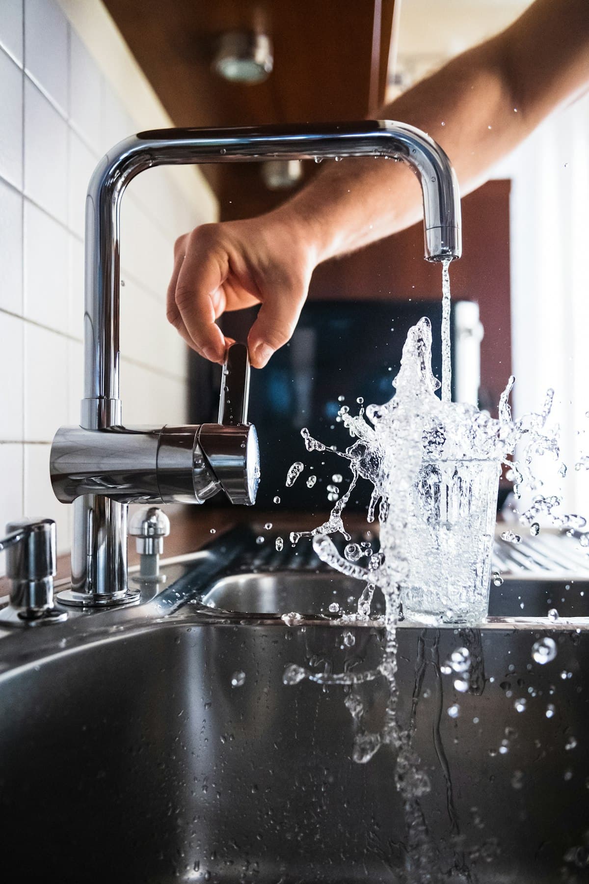 Stromend water uit een kraan